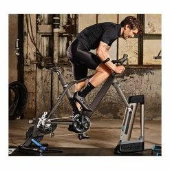 Wahoo Fitness Home Trainer Wahoo KICKR CLIMB 7 Wahoo Fitness Home Trainer Wahoo KICKR CLIMB -Vélo Soldes Magasin home trainer wahoo kickr climb 2
